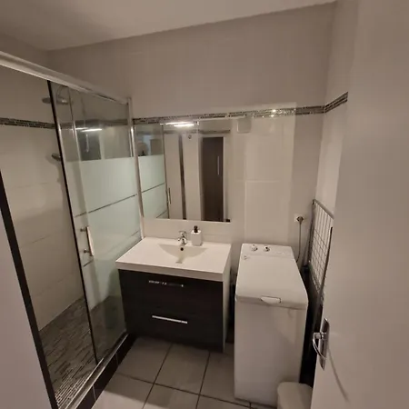 Aux Portes De Paris *